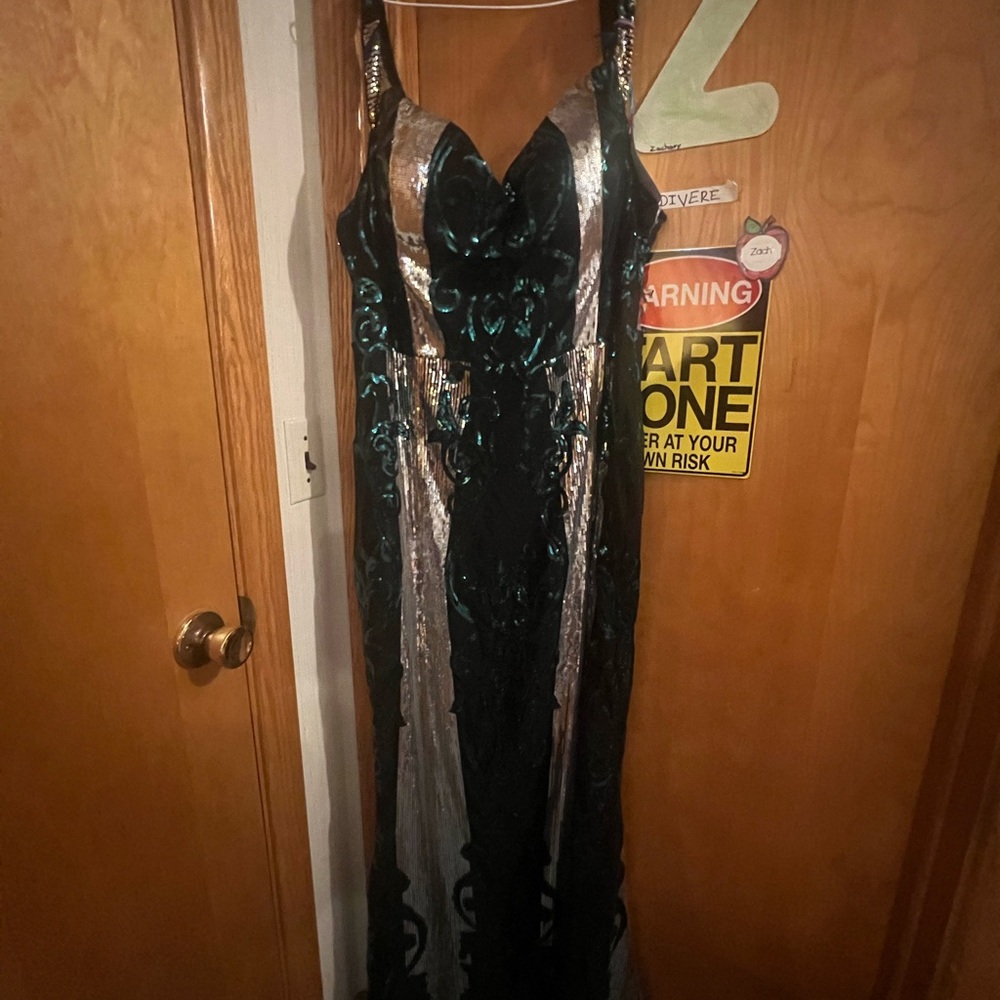 Elegant Black and Green Evening Gown